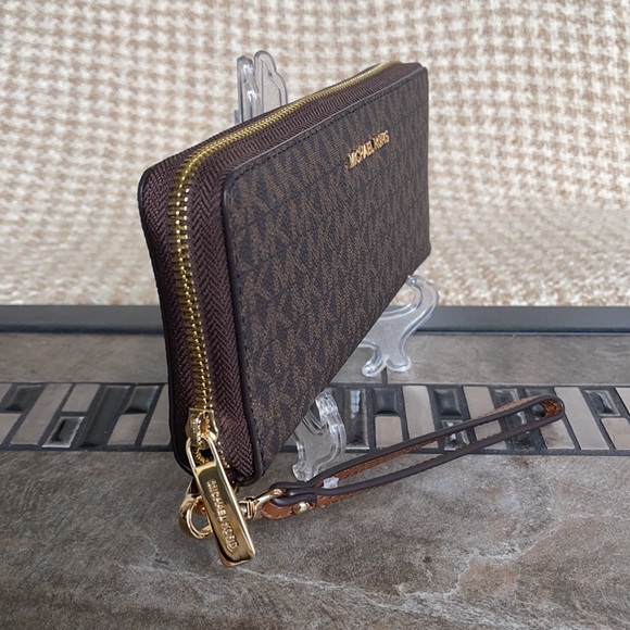 Michael Kors Jet Set Travel Large Travel CONTINENTAL Wallet-Wristlet - Picture 16 of 16